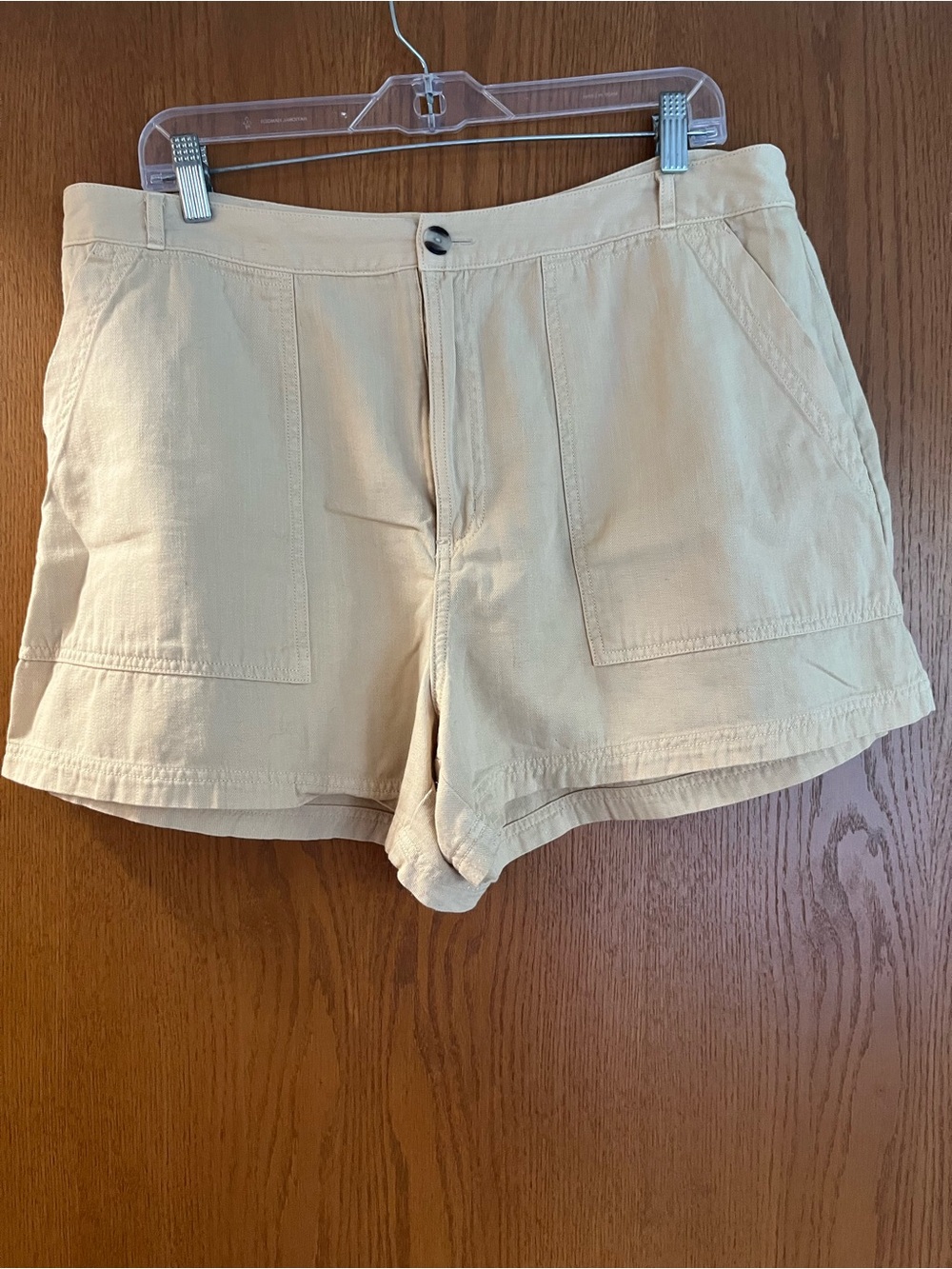 Universal Thread Highwaisted Khaki Shorts Women’s Size 16
